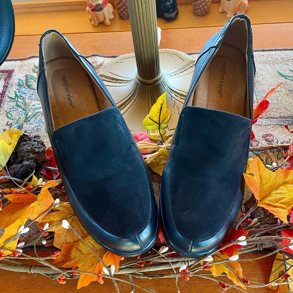 Comfortview Gladys Black Faux Suede Block Heel Loafers Size 8.5 WW shoes